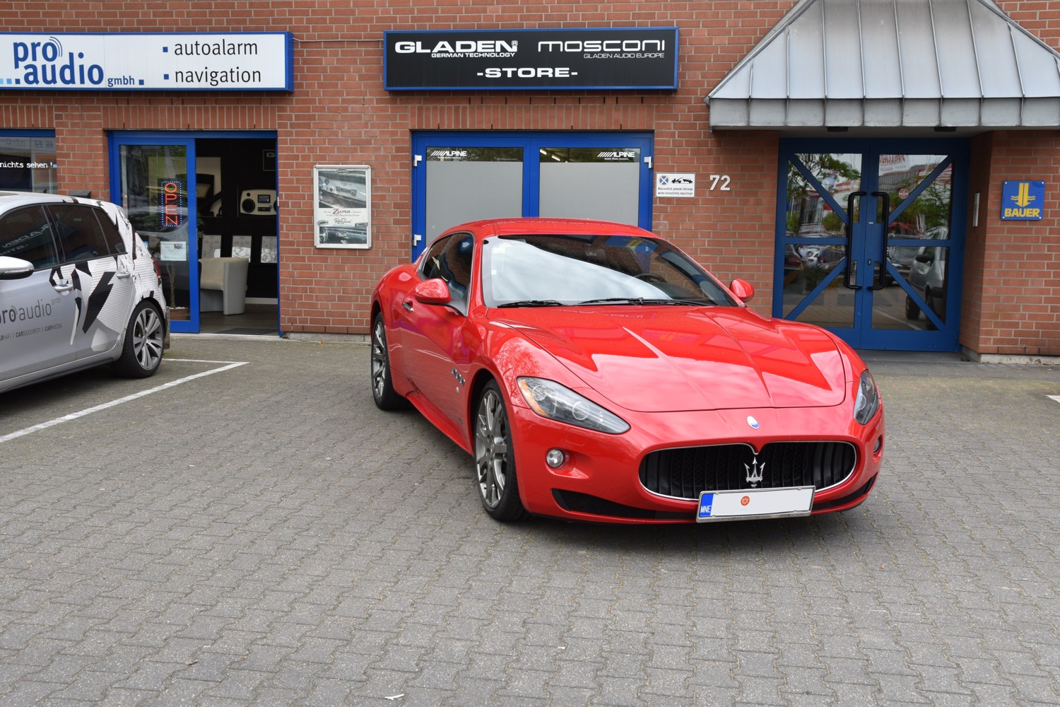 maserati granturismo s navigation bluetooth applecarplay alpine Auto 01