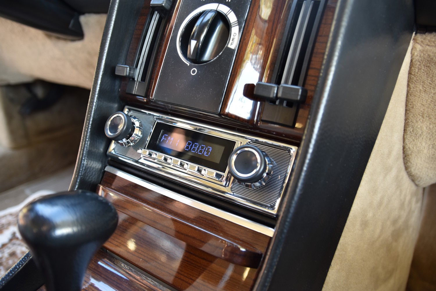 Mercedes W116 Retro Radio Retrosound Autoradio 01