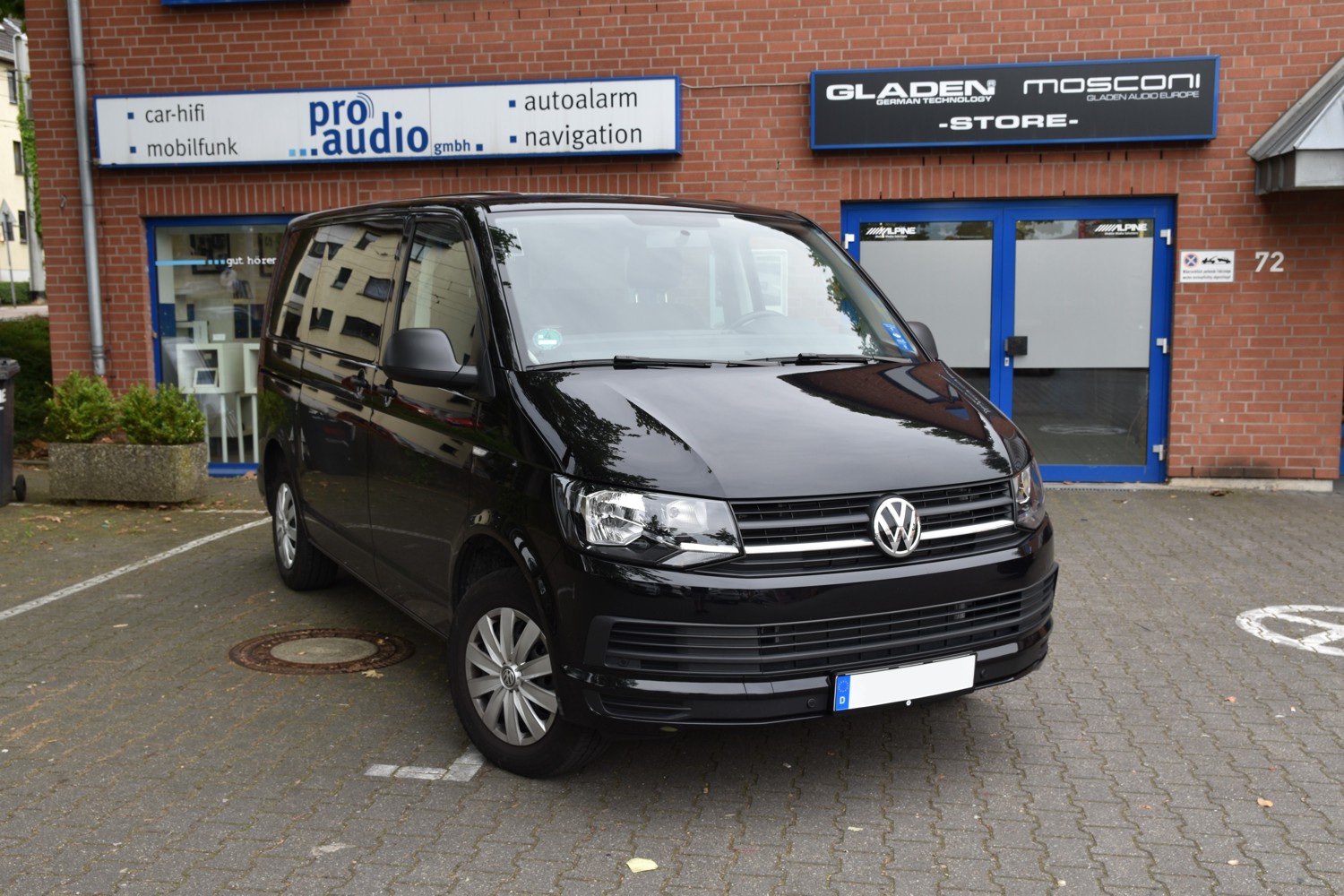 VW T6 Ampire Pioneer Auto