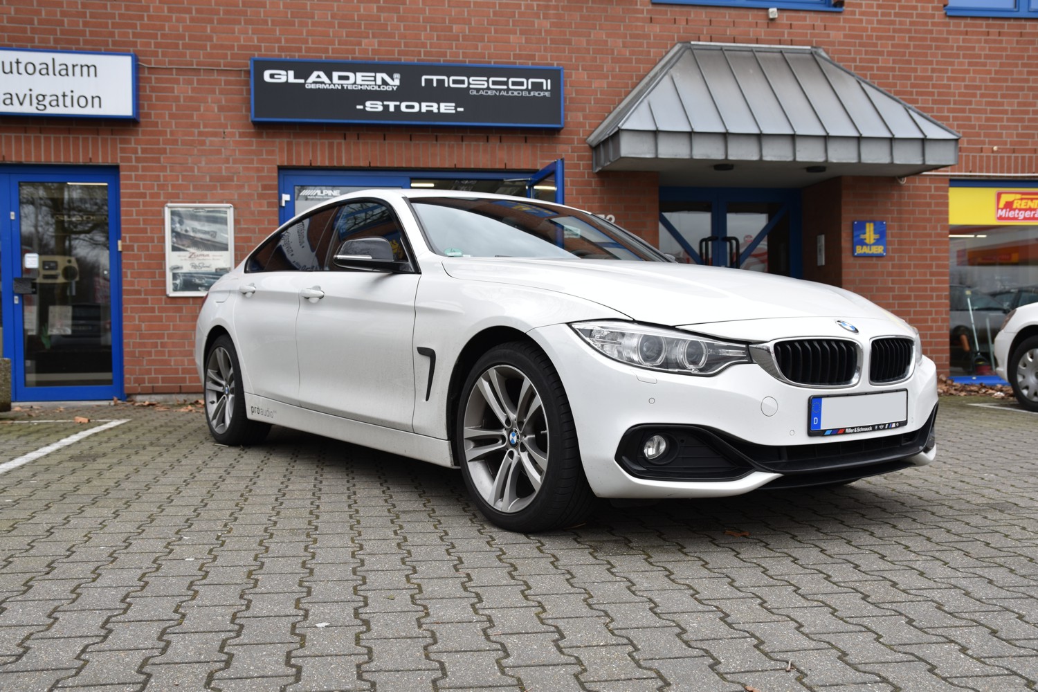 BMW 4gc HiFi HarmanKardon Gladen Audio Soundsystem Auto 01