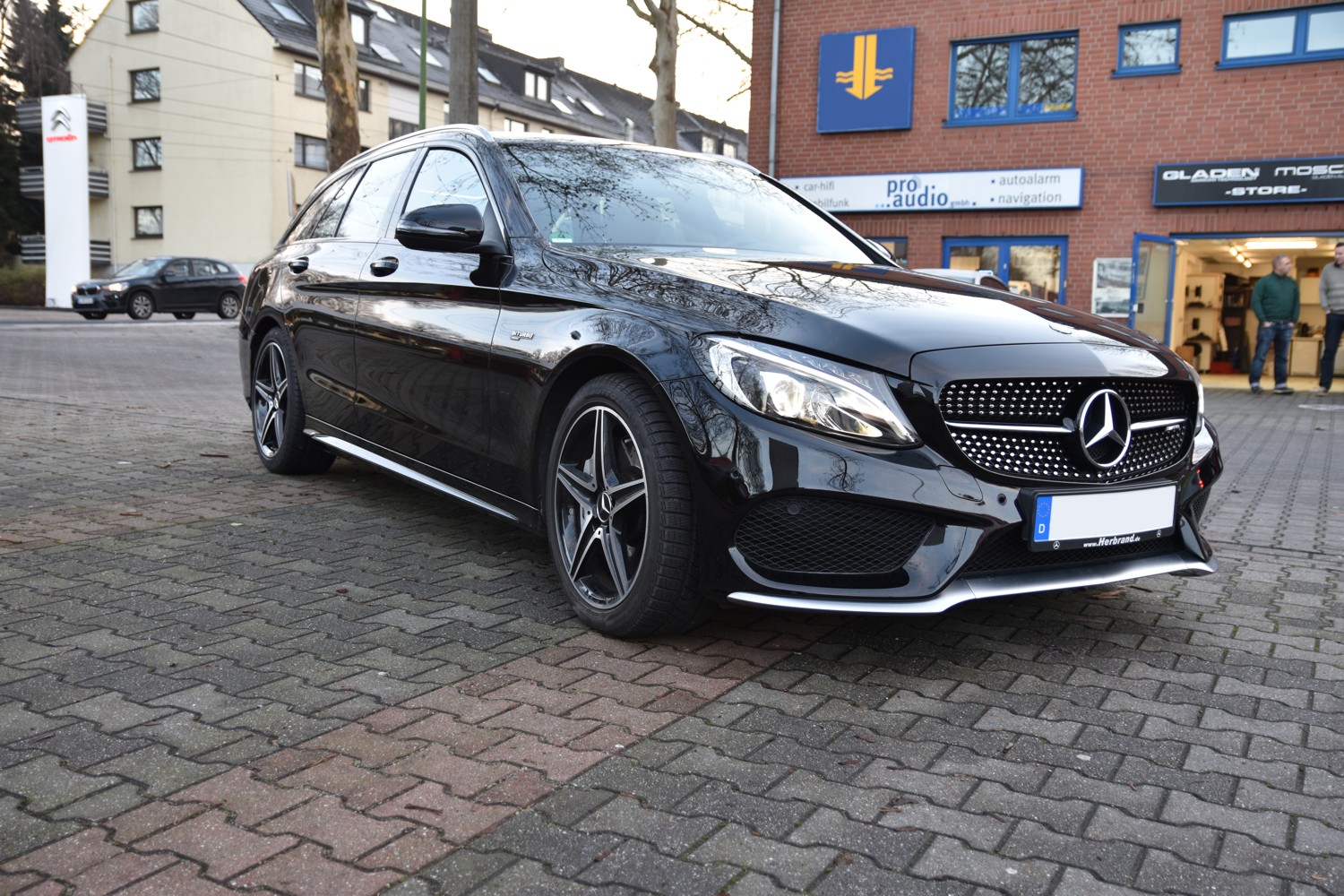 Mercedes C AMG Soundsystem no burmester Gladen Mosconi Auto 01